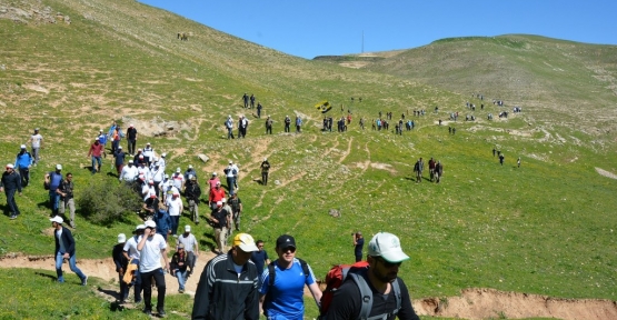 Tarihi Akabe Yolunda Doğa Yürüyüşü Düzenleniyor