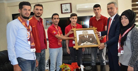 UltrAslan Taraftar Grubundan, Emniyet Müdürüne Doğum Günü Süprizi