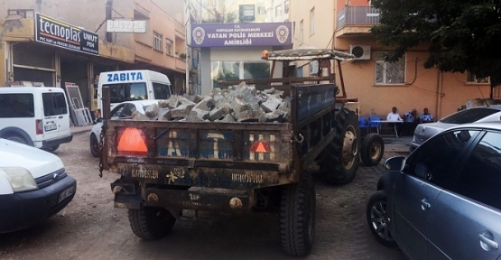 Hırsızlar Parke Taşı Çalarken Yakalandı