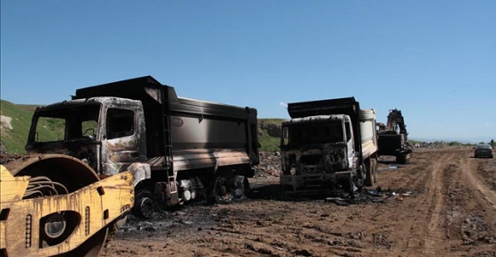 Terör Örgütü Mensupları Siirt'te 11 İş Makinesini Yaktı