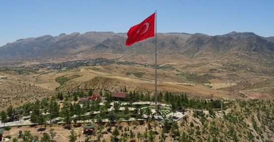 Bursa Yıldırım Belediyesinden Eruh'a Dev Türk Bayrağı