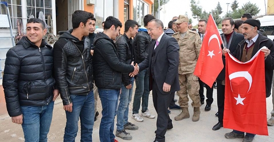 Vali Atik, Kayabağlar Beldesinde Halkla Buluştu