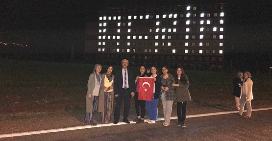 Siirt'li Öğrencilerden Mehmetçiğe Işıklı Destek