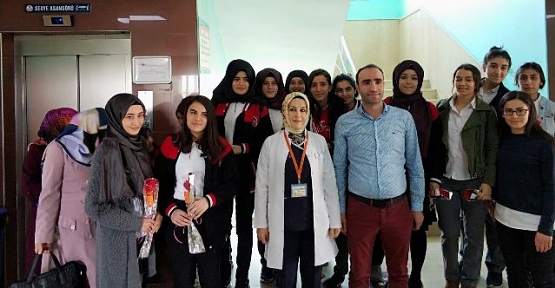 Zeynep Hatun Mesleki ve Teknik Anadolu Lisesi Öğrencileri Hasta Ziyaretinde