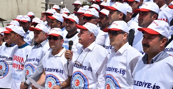 Belediye İş Sendikası 1 Mayıs İşçi Bayramı'nı Halay Çekerek Kutladı