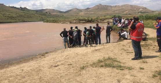 Botan Çayı'na Düşen 8 Yaşındaki Çocuk Bulunamadı