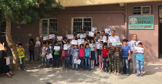 Suriyeli Öğrencilerin Karne Sevinci