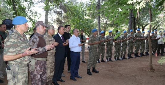 Vali Atik, Mehmetçiklerle Bayramlaştı