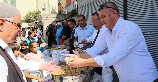 Emniyet Müdürlüğü, Barış Mahallesinde Aşure İkramında Bulundu