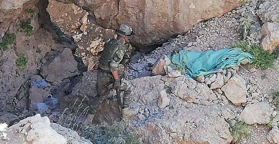 Herekol Dağı'nda Teröristlerin Kullandığı Mağara ve Sığınaklar İmha Edildi