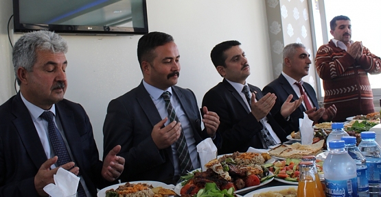 Baykan Kaymakamı Mehmet Tunç, Esnafla Toplantı Yaptı