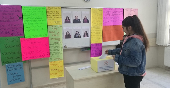 Zübeyde Hanım Lisesinde Meclis Başkanlığı Seçimi Heyecanı Yaşandı
