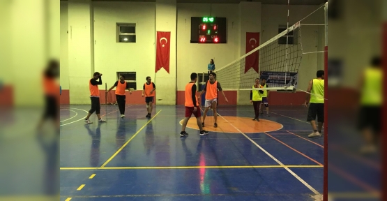 Siirt Devlet Hastanesi Tarafınca Düzenlenen Voleybol Turnuvasında Şampiyon Sarı Serum Gücü Oldu