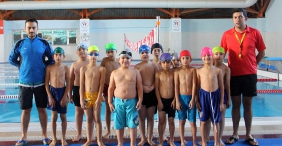 Siirt'te Bin 320 Öğrenci Yüzme Öğreniyor