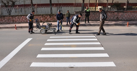 Siirt Belediyesi Okul Önlerine Yaya Geçitleri Yapıyor