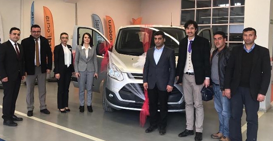 FORD Otosan Şirvan Park Elektrik Mesleki ve Teknik Anadolu Lisesi’ne Araç Hibe Etti