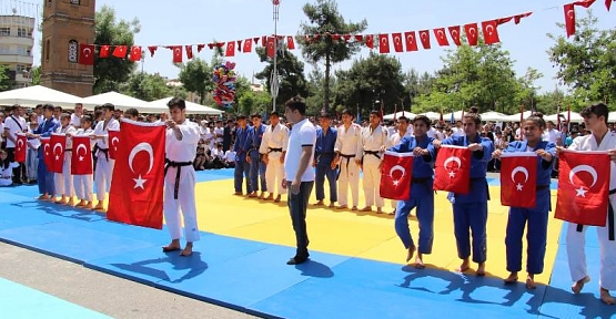 19 Mayıs Atatürk’ü Anma, Gençlik ve Spor Bayramı Coşkuyla Kutlandı