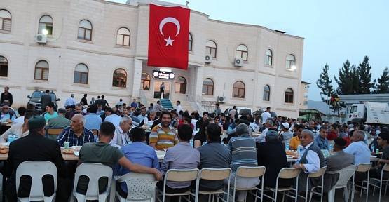 Şirvan Belediye Başkanı Necat Cellek İlçe Halkına İftar Verdi