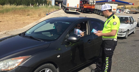 Trafik Ekipleri "Sürücü Seyahat Karnesi" Dağıttı