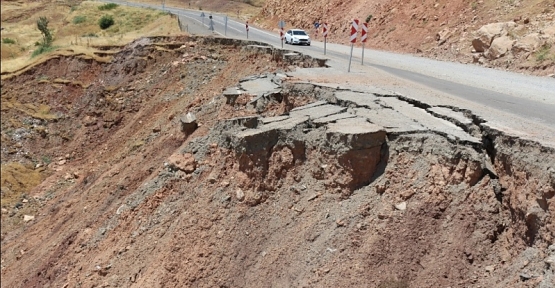 Başkan Cellek ve Karayolları 9. Bölge Müdürü Ceylan, Çöken Yolda İncelemelerde Bulundu