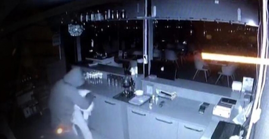 Hırsızlar Çaldıkları Kredi Kartından 4 Bin 500 Lira Çektiler