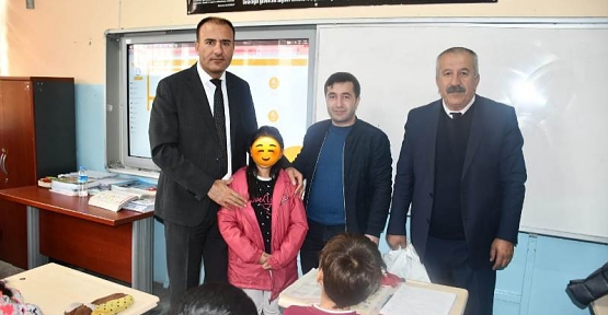 Hayırsever İşadamından 750 Öğrenciye Giyim Yardımı