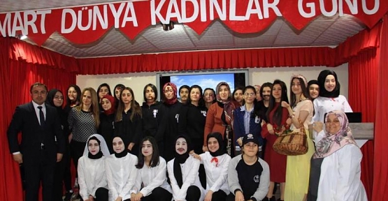 Zübeyde Hanım Kız Anadolu Lisesinden Kadınlar Günü Etkinliği