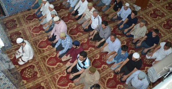 Camilerde 12 Haziran'dan Sonra Maske Takmak Şartıyla Cemaatle Namaz Kılınabilecek