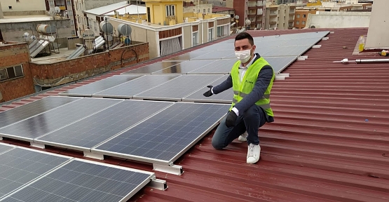 Kurduğu Güneş Panelleriyle Elektriğini Bedavaya Getirip, Fazlasını da Satacak