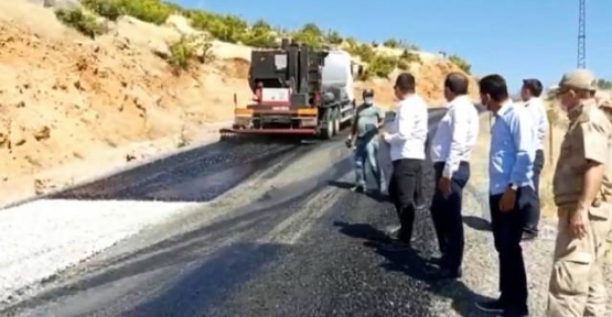 Şirvan Kaymakamı Memiş İnan, Yoldaki Hata ve Eksiklikleri Görünce Çalışmaları Durdurdu