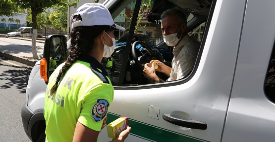 Trafik Ekiplerinden Çikolatalı Uygulama