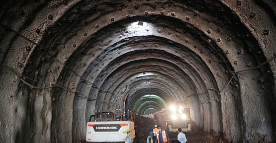 Tünelde Başına Taş Parçası Düşen İşçi Hayatını Kaybetti