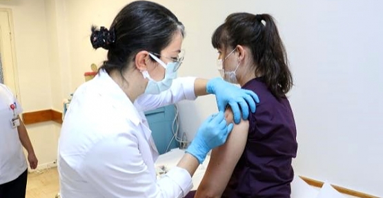 Türkiye'de Tarihi Gün! İlk Koronavirüs Aşıları Vuruldu