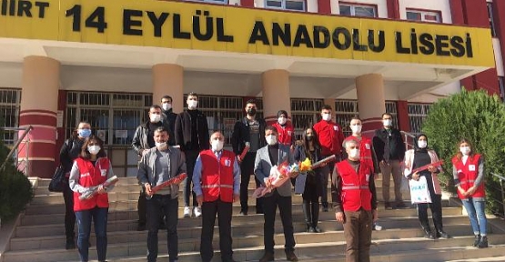 Siirt Kızılay’dan Anlamlı Öğretmenler Günü Kutlaması