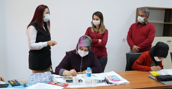 Vali Eşi Güney Hacıbektaşoğlu, Halk Eğitim Merkezindeki Kursları Ziyaret Etti