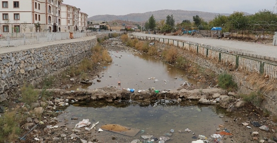 Veysel Karani Belde Sakinleri Derenin Islah Edilmesini Bekliyor