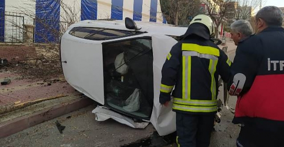 Ağaçları Devirerek Yan Yatan Otomobilde 2 Kişi Yaralandı