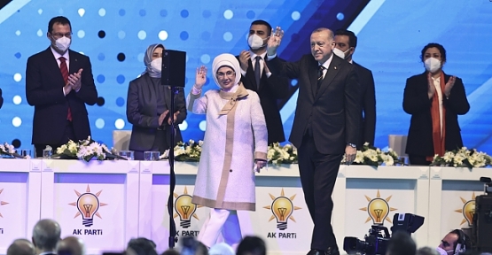 AK Parti Siirt İl Başkanı Olgaç, Kongre'de Divan Üyeliğine Seçildi