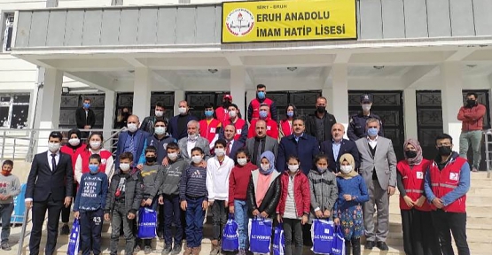 Siirt Kızılay Şubesi Öğrencilerin Yüzünü Güldürdü