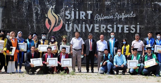 Siirt Üniversitesinde Dereceye Giren Mezunlara Başarı Belgeleri ve Ödülleri Verildi
