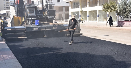 Siirt Belediyesi, Alt Yapısı Tamamlanan Yerlerde Asfalt Çalışmalarına Başladı