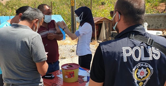 SİİRT’TE POLİS UYGULAMA NOKTALARINDA AŞI HİZMETİ VERİLMEYE BAŞLANDI