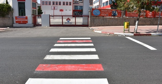 Siirt Belediyesi Okul Önlerine Yol Çizgisi ve Yaya Geçidi Çalışması Başlattı