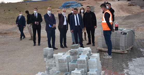 Vali/Başkan Vekili Hacıbektaşoğlu, Kilit Parke ve Yol Bakım Çalışmalarını Yerinde İnceledi