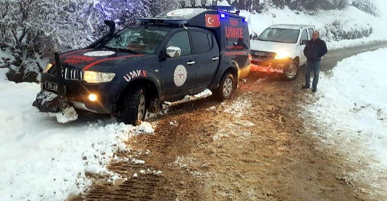 Köyde Mahsur Kalan Kadın 6 Saat Süren Çalışma Sonrası Hastaneye Ulaştırıldı