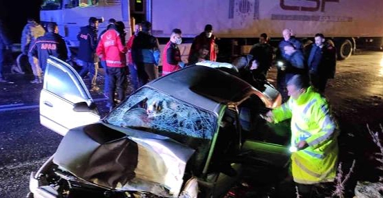 Baykan'da Otomobil İle Tır Çarpıştı: 1 Ölü, 5 Yaralı
