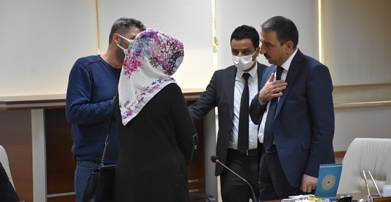 Vali/Belediye Başkan V. Hacıbektaşoğlu, Halk Günü’nde Vatandaşların Sorunlarını Dinledi