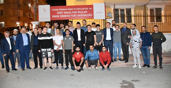 Vali Hacıbektaşoğlu, Siirt Heyeti İle Birlikte KYK Yurdunda Kalan Öğrencilerle Sahur Yaptı