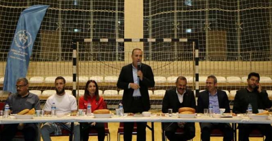 AK Parti Siirt Milletvekili Osman Ören Sporcularla İftarda Bir Araya Geldi