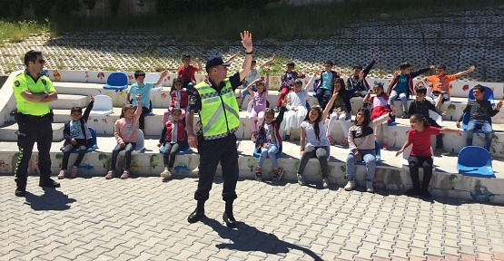 Siirt’te Çocuklar Trafiği Kurallarıyla Öğreniyor